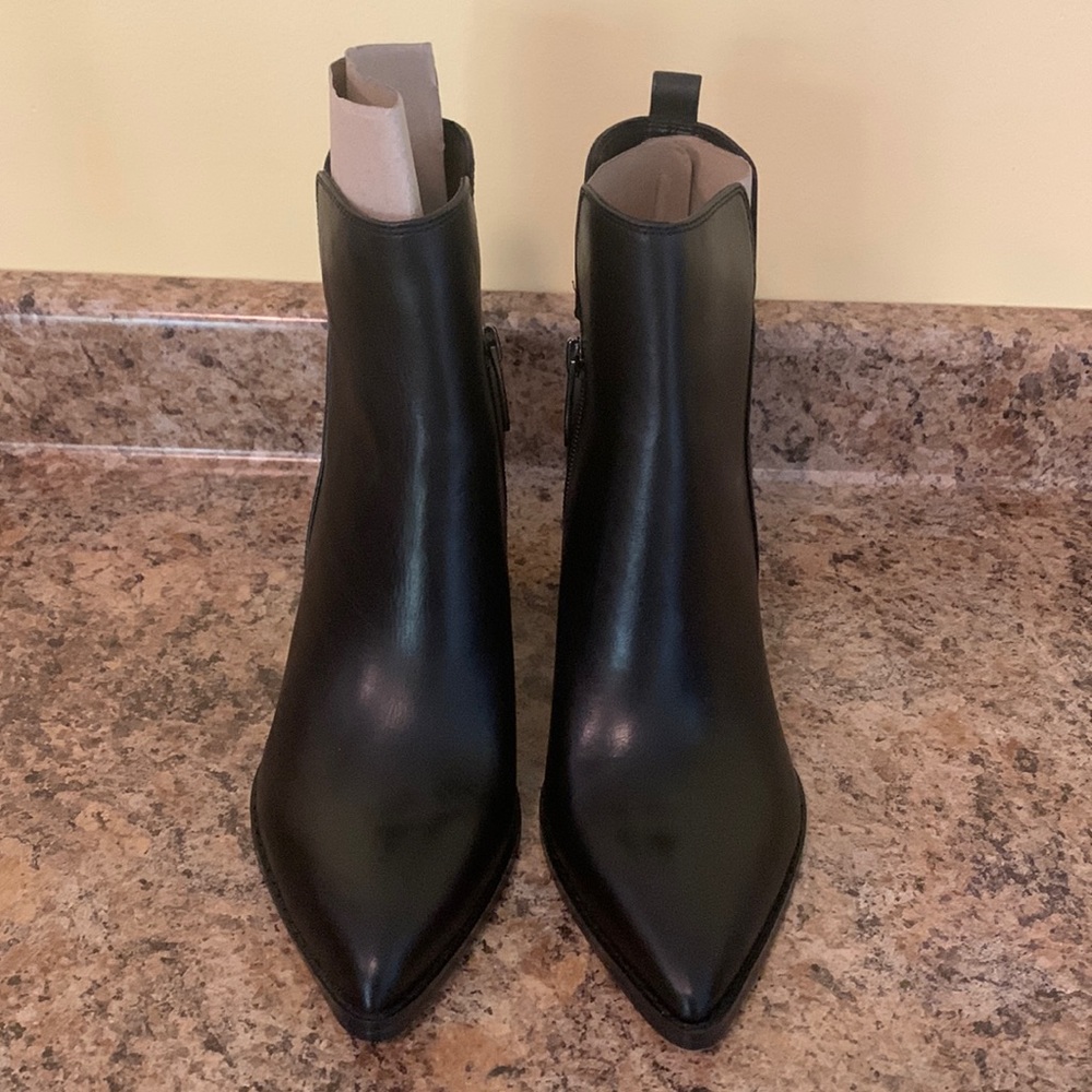 Nine West Size 7 black leather new, never worn